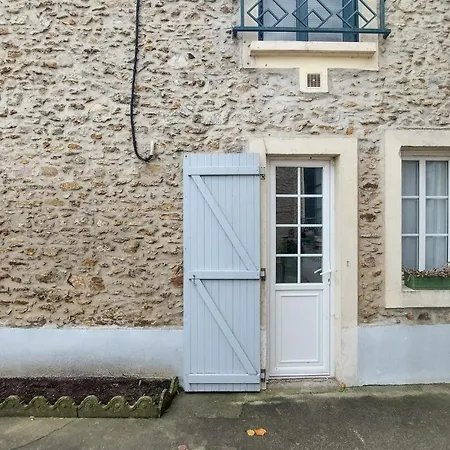 Stunning In Champeaux With Kitchen Ferienhaus Moisenay